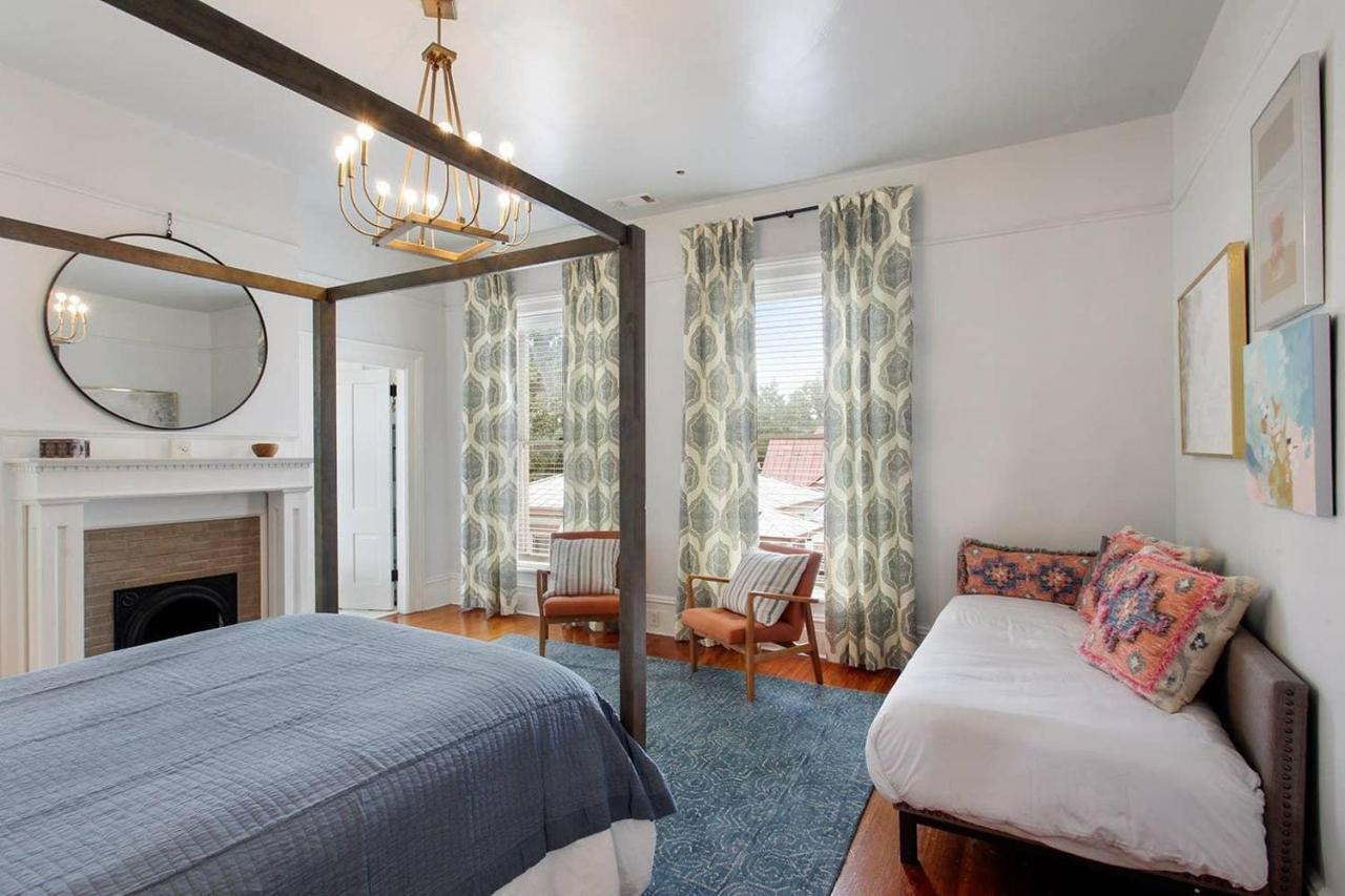 At Historic Award Winning Mansion Apartamento *