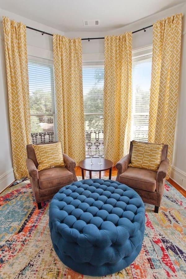At Historic Award Winning Mansion Apartamento