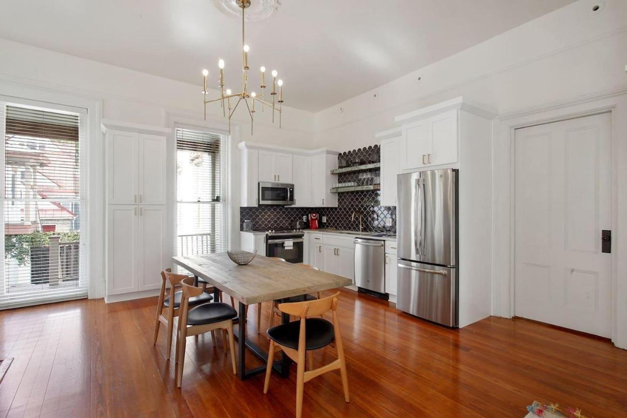 At Historic Award Winning Mansion Apartamento
